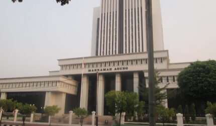 eksepsi Roy Suryo ditolak, gedung pengadilan di Jakarta