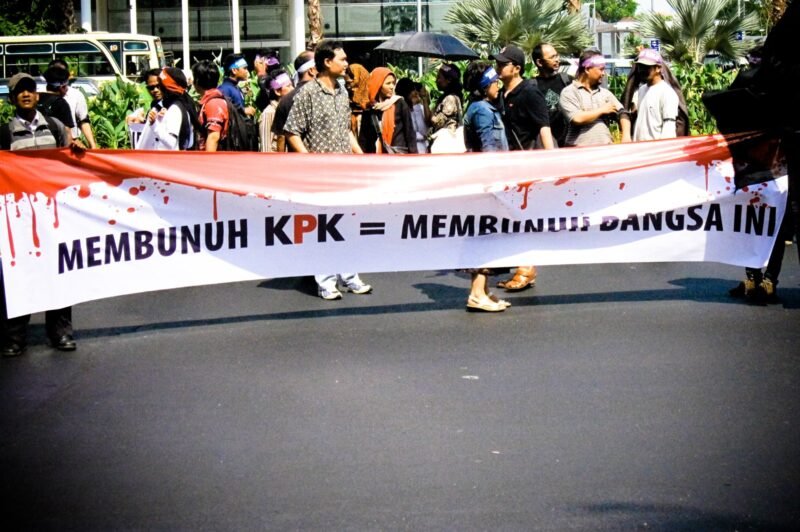 Aksi damai dukungan untuk Komisi Pemberantasan Korupsi (KPK). Spanduk bertuliskan 
